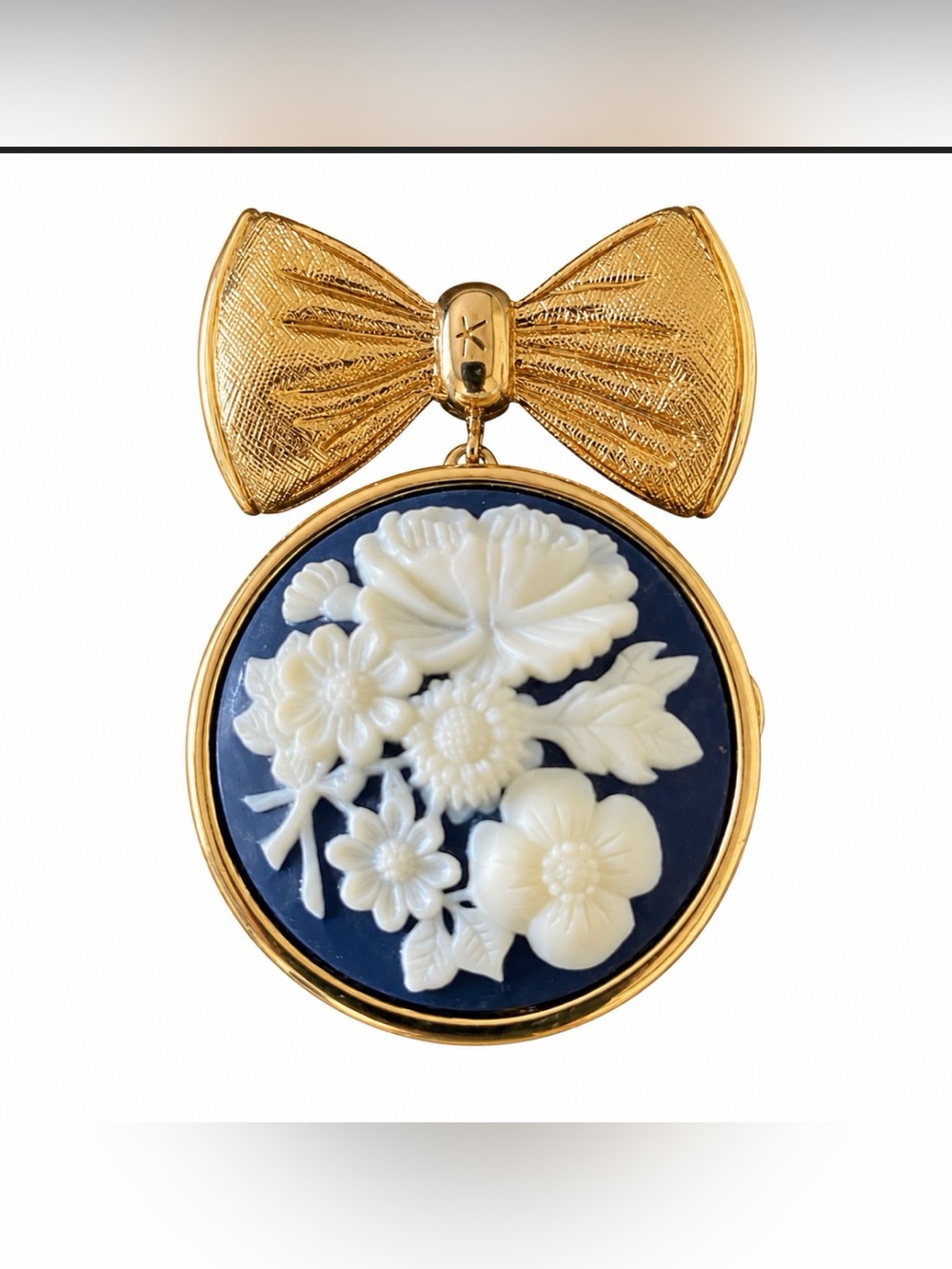 Estée Lauder Perfume Compact 2005 Cameo Bow Brooch Beautiful Floral Like New